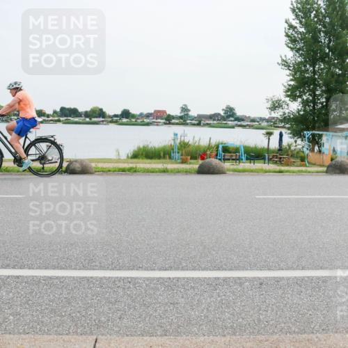 15.06.2025 - 27. Vierlanden-Triathlon H.Heesch http://msf.ph/oto/8030043 15.06.2025 10:32:35 Radfahren 194, 212, 498, 538 meine-sportfotos.de
