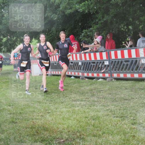 21.06.2025 - 27. Vierlanden-Triathlon KatJ http://msf.ph/oto/8030044 15.06.2025 13:36:52 Ziel 212, 921, 1090, 1091, 1092 meine-sportfotos.de