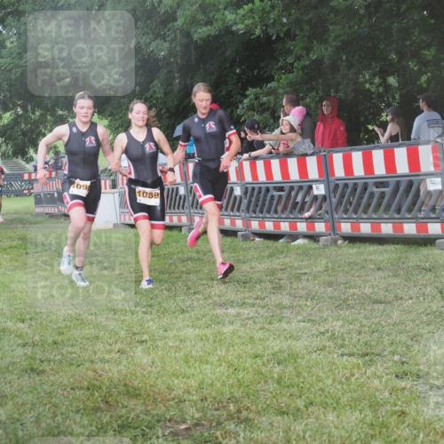 21.06.2025 - 27. Vierlanden-Triathlon KatJ http://msf.ph/oto/8030051 15.06.2025 13:36:52 Ziel 212, 921, 1090, 1091, 1092 meine-sportfotos.de