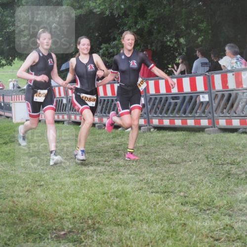 21.06.2025 - 27. Vierlanden-Triathlon KatJ http://msf.ph/oto/8030063 15.06.2025 13:36:53 Ziel 212, 921, 1090, 1091, 1092 meine-sportfotos.de