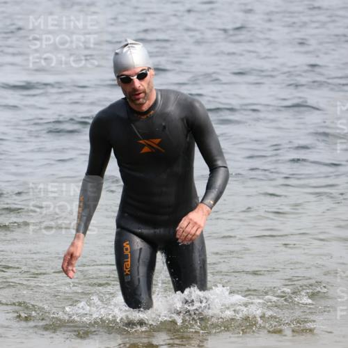 15.06.2025 - 27. Vierlanden-Triathlon Lena Gebhardt http://msf.ph/oto/8030071 15.06.2025 11:06:41 Schwimmen 824, 831, 860 meine-sportfotos.de