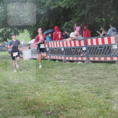 21.06.2025 - 27. Vierlanden-Triathlon KatJ http://msf.ph/oto/8030092 15.06.2025 13:36:56 Ziel 212, 921 meine-sportfotos.de