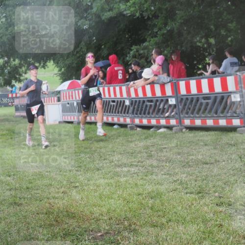 21.06.2025 - 27. Vierlanden-Triathlon KatJ http://msf.ph/oto/8030099 15.06.2025 13:36:56 Ziel 212, 921 meine-sportfotos.de