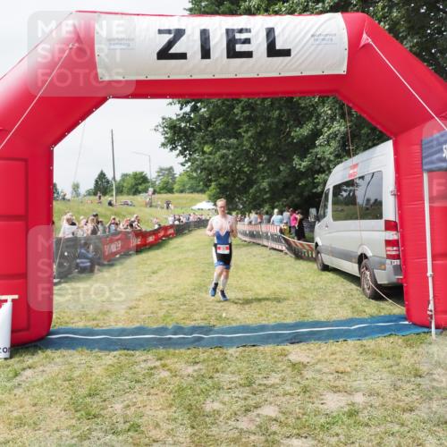 21.06.2025 - 27. Vierlanden-Triathlon MichiJ http://msf.ph/oto/8030101 15.06.2026 12:33:35 Ziel 85 meine-sportfotos.de