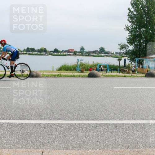 15.06.2025 - 27. Vierlanden-Triathlon H.Heesch http://msf.ph/oto/8030114 15.06.2025 11:30:05 Radfahren 676, 890 meine-sportfotos.de