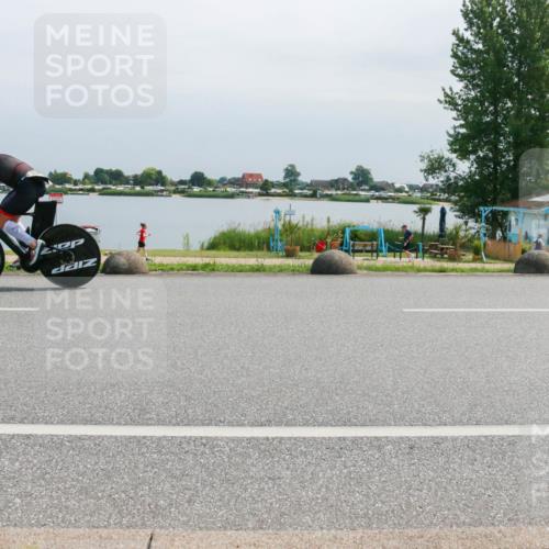 15.06.2025 - 27. Vierlanden-Triathlon H.Heesch http://msf.ph/oto/8030121 15.06.2025 11:30:08 Radfahren 676, 726, 890 meine-sportfotos.de
