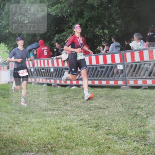 21.06.2025 - 27. Vierlanden-Triathlon KatJ http://msf.ph/oto/8030125 15.06.2025 13:36:57 Ziel 212, 921 meine-sportfotos.de