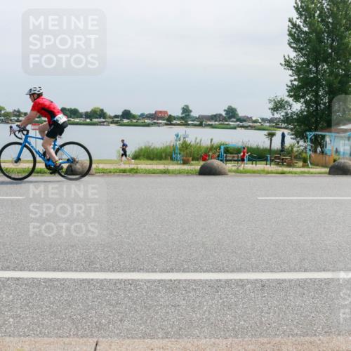 15.06.2025 - 27. Vierlanden-Triathlon H.Heesch http://msf.ph/oto/8030135 15.06.2025 11:30:11 Radfahren 676, 726, 890, 973 meine-sportfotos.de
