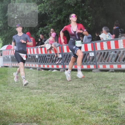 21.06.2025 - 27. Vierlanden-Triathlon KatJ http://msf.ph/oto/8030137 15.06.2025 13:36:57 Ziel 212, 921 meine-sportfotos.de