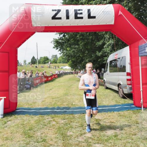 21.06.2025 - 27. Vierlanden-Triathlon MichiJ http://msf.ph/oto/8030150 15.06.2026 12:33:36 Ziel 85 meine-sportfotos.de