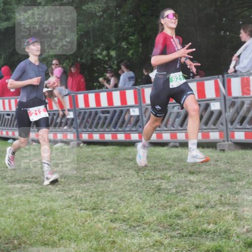 21.06.2025 - 27. Vierlanden-Triathlon KatJ http://msf.ph/oto/8030156 15.06.2025 13:36:58 Ziel 212, 921, 1093 meine-sportfotos.de
