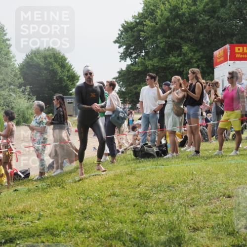 15.06.2025 - 27. Vierlanden-Triathlon KatJ http://msf.ph/oto/8030159 15.06.2025 11:06:49 Schwimmen 824, 860, 871 meine-sportfotos.de