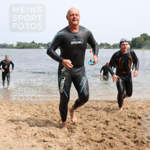 15.06.2025 - 27. Vierlanden-Triathlon Lena Gebhardt http://msf.ph/oto/8030168 15.06.2025 11:06:51 Schwimmen 805, 824, 844, 860, 871 meine-sportfotos.de