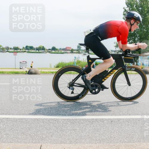 15.06.2025 - 27. Vierlanden-Triathlon H.Heesch http://msf.ph/oto/8030203 15.06.2025 11:30:37 Radfahren 725, 764 meine-sportfotos.de