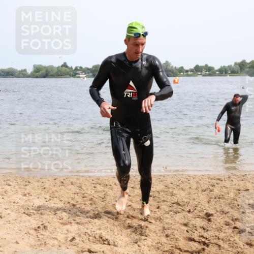 15.06.2025 - 27. Vierlanden-Triathlon Lena Gebhardt http://msf.ph/oto/8030206 15.06.2025 11:06:55 Schwimmen 805, 824, 844, 853, 860, 871, 874 meine-sportfotos.de
