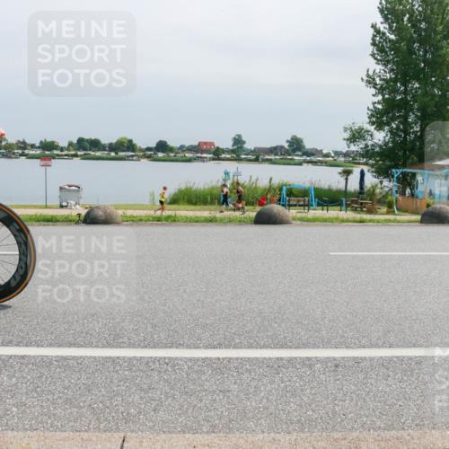15.06.2025 - 27. Vierlanden-Triathlon H.Heesch http://msf.ph/oto/8030210 15.06.2025 11:30:38 Radfahren 725, 764 meine-sportfotos.de