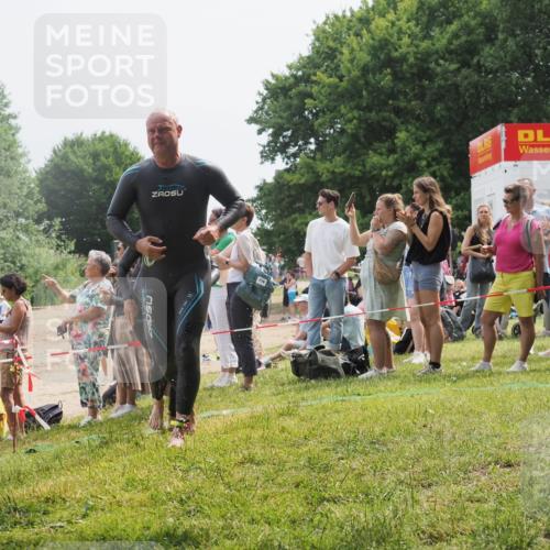 15.06.2025 - 27. Vierlanden-Triathlon KatJ http://msf.ph/oto/8030213 15.06.2025 11:06:56 Schwimmen 805, 824, 844, 860, 871 meine-sportfotos.de