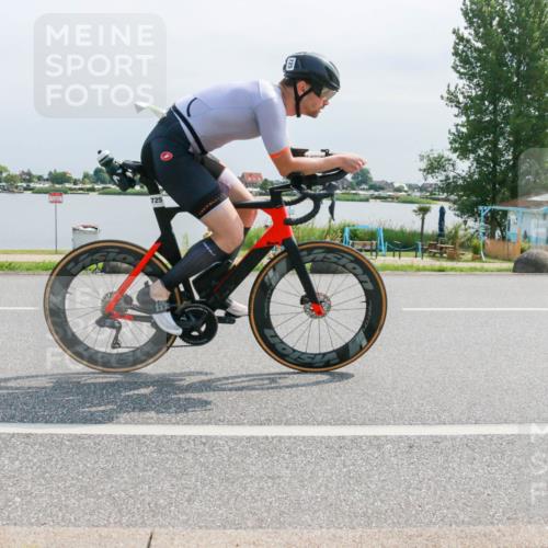 15.06.2025 - 27. Vierlanden-Triathlon H.Heesch http://msf.ph/oto/8030216 15.06.2025 11:30:38 Radfahren 725, 764 meine-sportfotos.de