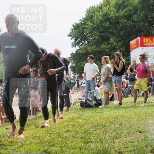 15.06.2025 - 27. Vierlanden-Triathlon KatJ http://msf.ph/oto/8030226 15.06.2025 11:06:57 Schwimmen 805, 824, 844, 860, 871 meine-sportfotos.de