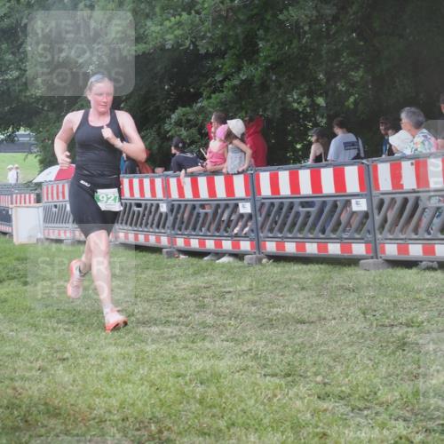 21.06.2025 - 27. Vierlanden-Triathlon KatJ http://msf.ph/oto/8030229 15.06.2025 13:37:11 Ziel 206, 927 meine-sportfotos.de