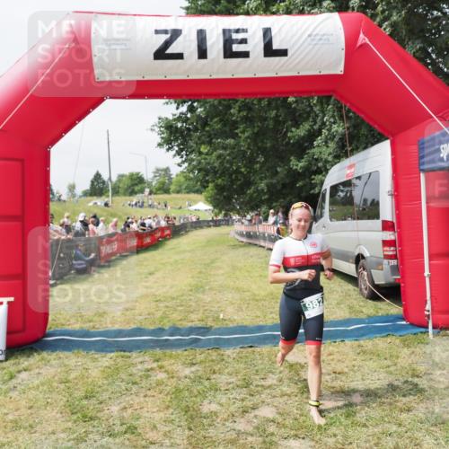 21.06.2025 - 27. Vierlanden-Triathlon MichiJ http://msf.ph/oto/8030230 15.06.2026 12:33:58 Ziel 982 meine-sportfotos.de