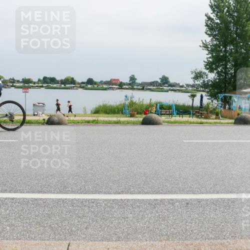 15.06.2025 - 27. Vierlanden-Triathlon H.Heesch http://msf.ph/oto/8030231 15.06.2025 11:30:40 Radfahren 725, 764, 923 meine-sportfotos.de