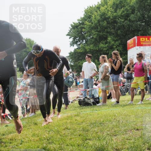 15.06.2025 - 27. Vierlanden-Triathlon KatJ http://msf.ph/oto/8030233 15.06.2025 11:06:57 Schwimmen 805, 824, 844, 860, 871 meine-sportfotos.de