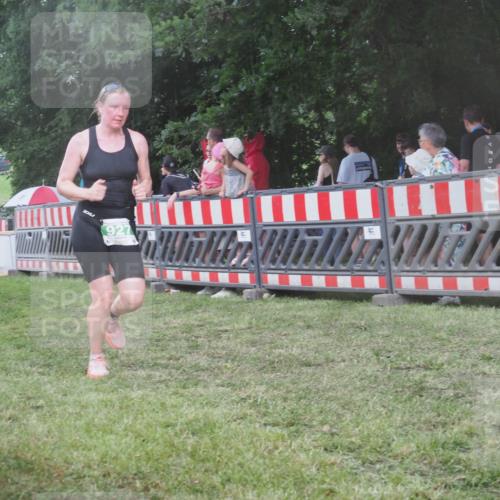21.06.2025 - 27. Vierlanden-Triathlon KatJ http://msf.ph/oto/8030235 15.06.2025 13:37:11 Ziel 206, 927 meine-sportfotos.de