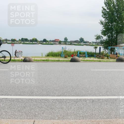 15.06.2025 - 27. Vierlanden-Triathlon H.Heesch http://msf.ph/oto/8030239 15.06.2025 11:30:45 Radfahren 712, 875, 923 meine-sportfotos.de