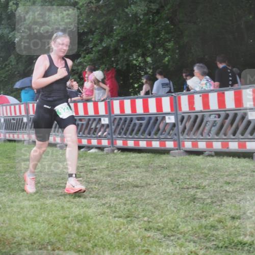 21.06.2025 - 27. Vierlanden-Triathlon KatJ http://msf.ph/oto/8030241 15.06.2025 13:37:11 Ziel 206, 927 meine-sportfotos.de