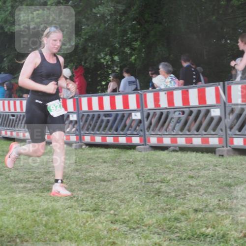 21.06.2025 - 27. Vierlanden-Triathlon KatJ http://msf.ph/oto/8030247 15.06.2025 13:37:11 Ziel 206, 927 meine-sportfotos.de