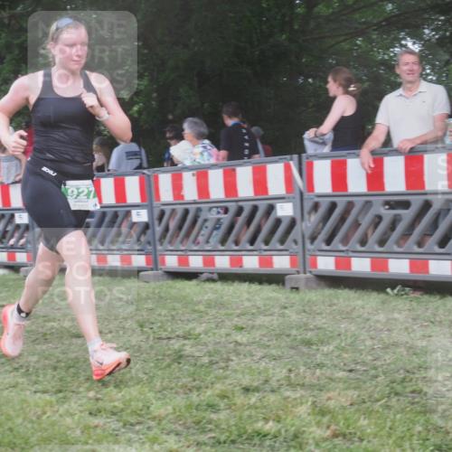 21.06.2025 - 27. Vierlanden-Triathlon KatJ http://msf.ph/oto/8030255 15.06.2025 13:37:11 Ziel 206, 927 meine-sportfotos.de