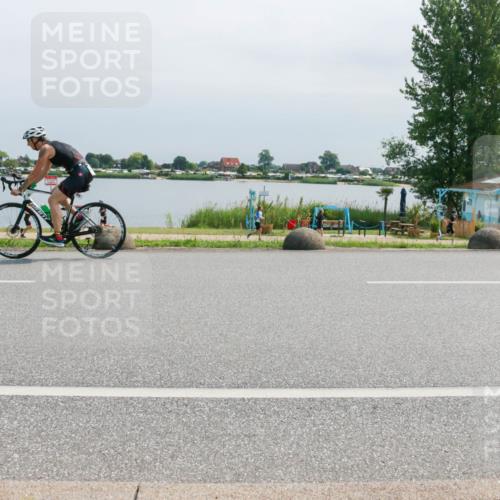 15.06.2025 - 27. Vierlanden-Triathlon H.Heesch http://msf.ph/oto/8030257 15.06.2025 11:30:51 Radfahren 639, 712, 749, 875, 926 meine-sportfotos.de
