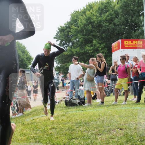 15.06.2025 - 27. Vierlanden-Triathlon KatJ http://msf.ph/oto/8030258 15.06.2025 11:06:59 Schwimmen 805, 824, 844, 860, 871, 874 meine-sportfotos.de