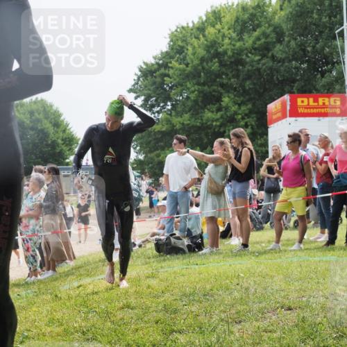 15.06.2025 - 27. Vierlanden-Triathlon KatJ http://msf.ph/oto/8030261 15.06.2025 11:06:59 Schwimmen 805, 824, 844, 860, 871, 874 meine-sportfotos.de