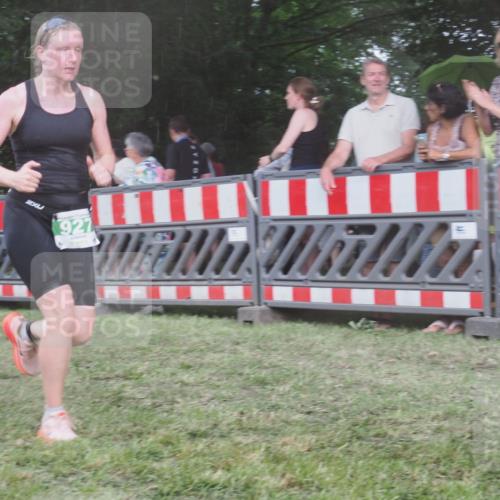 21.06.2025 - 27. Vierlanden-Triathlon KatJ http://msf.ph/oto/8030262 15.06.2025 13:37:12 Ziel 206, 927 meine-sportfotos.de