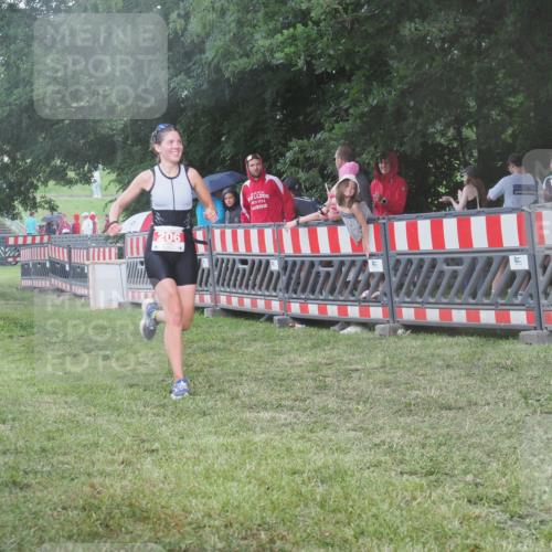 21.06.2025 - 27. Vierlanden-Triathlon KatJ http://msf.ph/oto/8030268 15.06.2025 13:37:19 Ziel 206 meine-sportfotos.de