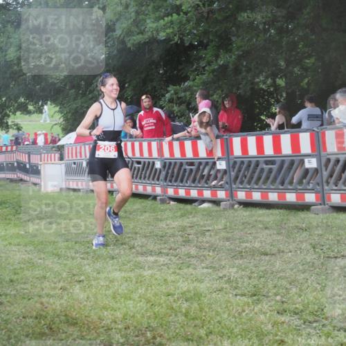 21.06.2025 - 27. Vierlanden-Triathlon KatJ http://msf.ph/oto/8030274 15.06.2025 13:37:19 Ziel 206 meine-sportfotos.de