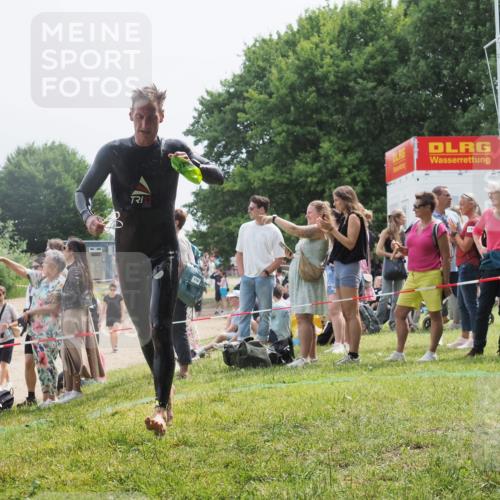 15.06.2025 - 27. Vierlanden-Triathlon KatJ http://msf.ph/oto/8030276 15.06.2025 11:06:59 Schwimmen 805, 824, 844, 860, 871, 874 meine-sportfotos.de