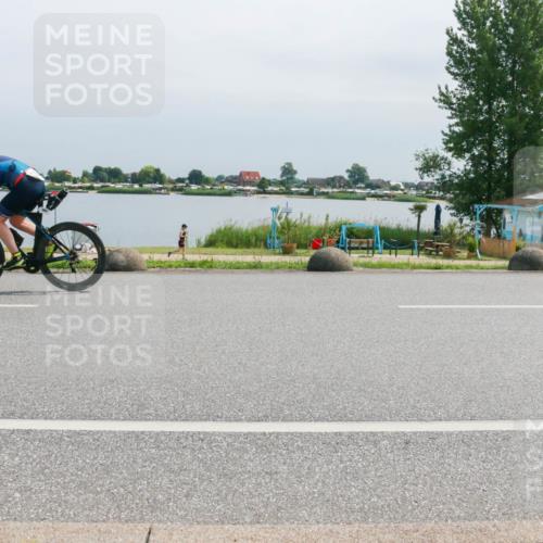 15.06.2025 - 27. Vierlanden-Triathlon H.Heesch http://msf.ph/oto/8030293 15.06.2025 11:30:57 Radfahren 167, 228, 639, 651, 891, 926, 980 meine-sportfotos.de