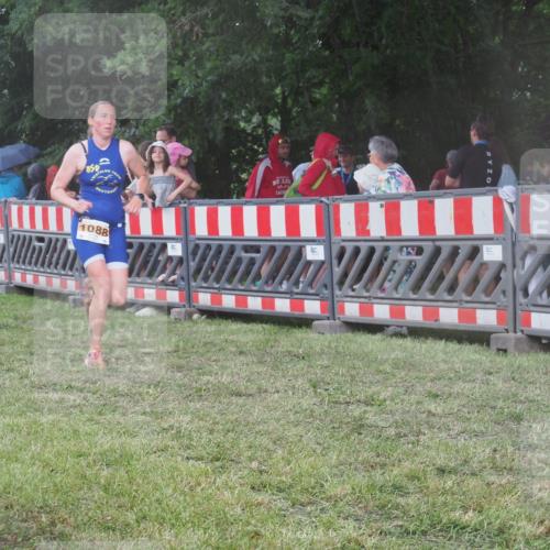 21.06.2025 - 27. Vierlanden-Triathlon KatJ http://msf.ph/oto/8030329 15.06.2025 13:37:30 Ziel 1088 meine-sportfotos.de
