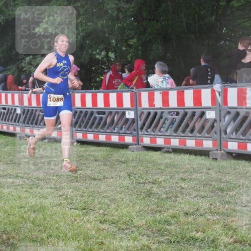 21.06.2025 - 27. Vierlanden-Triathlon KatJ http://msf.ph/oto/8030336 15.06.2025 13:37:30 Ziel 1088 meine-sportfotos.de