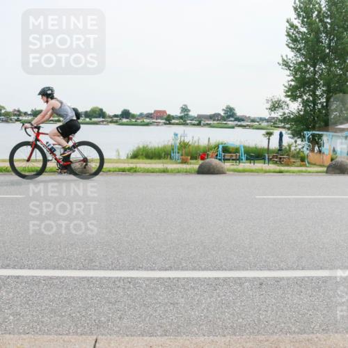 15.06.2025 - 27. Vierlanden-Triathlon H.Heesch http://msf.ph/oto/8030357 15.06.2025 10:32:58 Radfahren 145, 222, 307, 503 meine-sportfotos.de