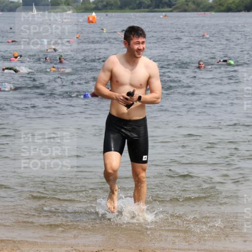 15.06.2025 - 27. Vierlanden-Triathlon Lena Gebhardt http://msf.ph/oto/8030371 15.06.2025 11:07:43 Schwimmen 653 meine-sportfotos.de