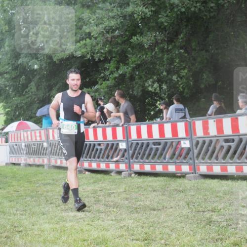 21.06.2025 - 27. Vierlanden-Triathlon KatJ http://msf.ph/oto/8030379 15.06.2025 13:37:48 Ziel 640 meine-sportfotos.de