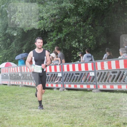 21.06.2025 - 27. Vierlanden-Triathlon KatJ http://msf.ph/oto/8030382 15.06.2025 13:37:48 Ziel 640 meine-sportfotos.de