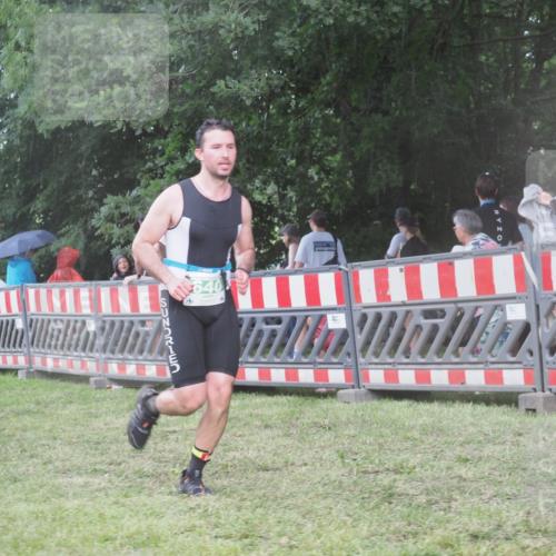 21.06.2025 - 27. Vierlanden-Triathlon KatJ http://msf.ph/oto/8030386 15.06.2025 13:37:48 Ziel 640 meine-sportfotos.de