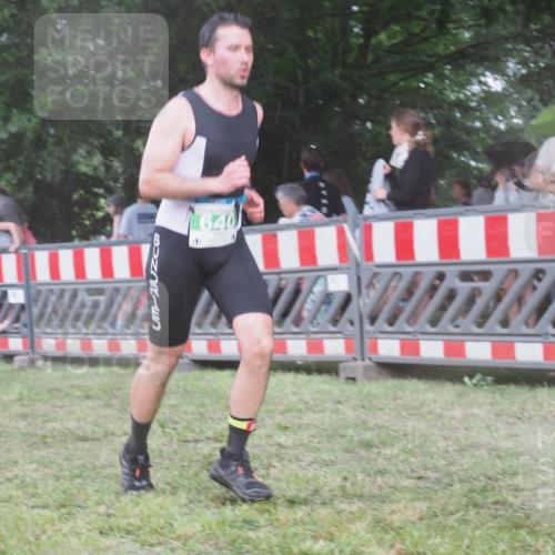 21.06.2025 - 27. Vierlanden-Triathlon KatJ http://msf.ph/oto/8030405 15.06.2025 13:37:49 Ziel 640 meine-sportfotos.de