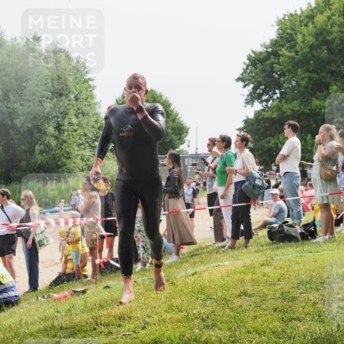 15.06.2025 - 27. Vierlanden-Triathlon KatJ http://msf.ph/oto/8030412 15.06.2025 11:07:36 Schwimmen 787 meine-sportfotos.de