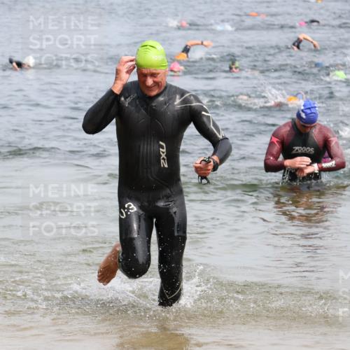 15.06.2025 - 27. Vierlanden-Triathlon Lena Gebhardt http://msf.ph/oto/8030414 15.06.2025 11:07:53 Schwimmen 653, 799, 830 meine-sportfotos.de